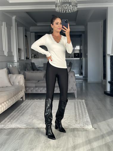 Ekru Yakası Boncuklu Kadın Bluz