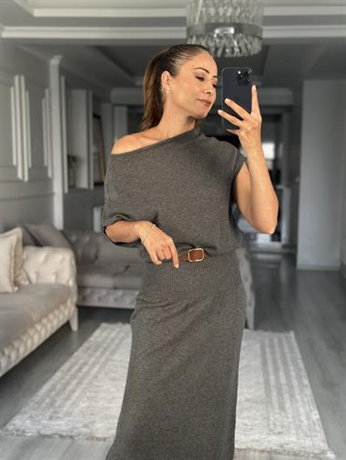Füme Asimetrik Yaka Yünlü Kemerli Kadın Triko Elbise