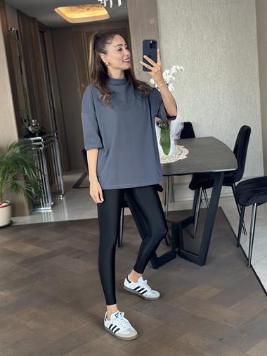 Füme Dik Yaka Truvakar Kol Oversize Basic Kadın T-Shirt