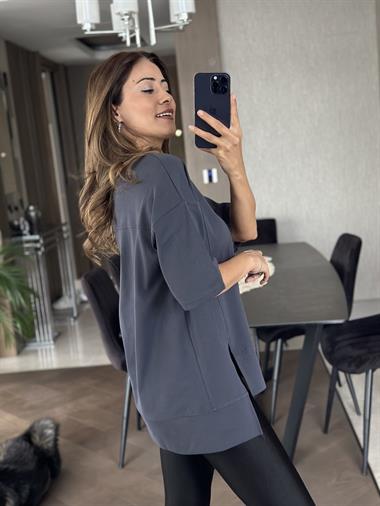 Füme Dikiş Detay Önü Çift Yırtmaçlı Kadın T-Shirt