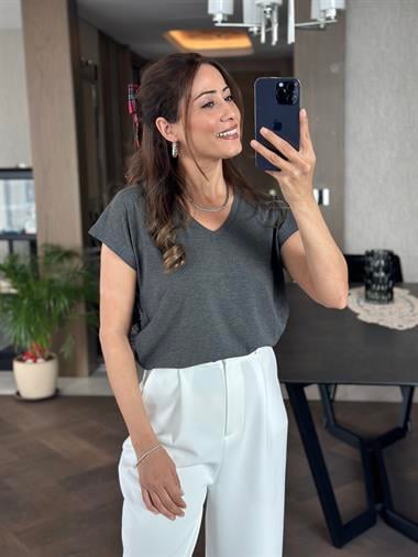 Gri V Yaka Kısa Yarasa Kol Basic Kadın T-Shirt