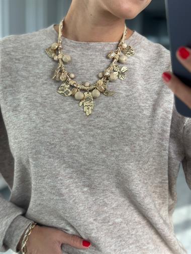 Gold Etnik El Figürlü Kadın Kolye