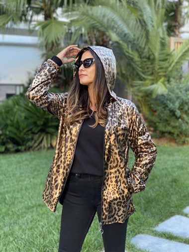 Gold Leopar Desen Kapüşonlu Lamine Kaplama Kadın Trençkot