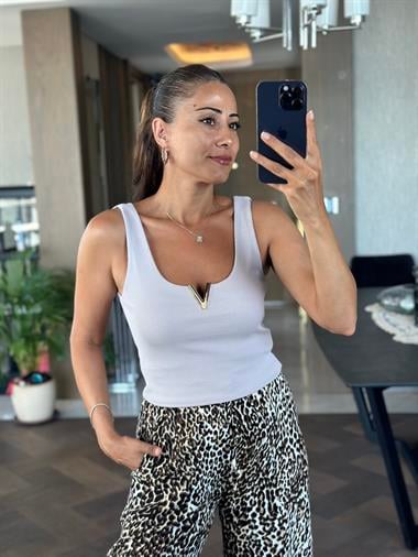 Açık Lila Askılı Yakası Gold V Demirli Kaşkorse Kadın Body