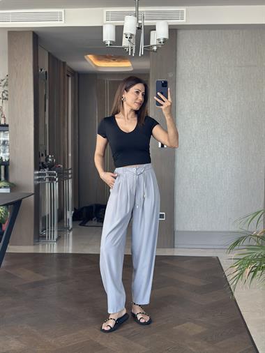 Gri Beli Bağcıklı Önü Pileli Kadın Pantolon