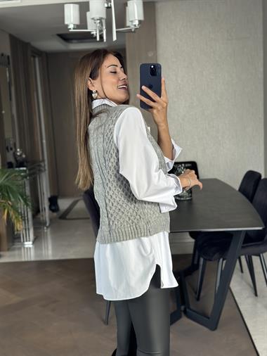 Gri Beyaz Gömlekli Triko Kadın Süveter