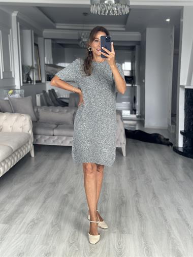 Gri Bisiklet Yaka Kısa Kol Yumuşak Dokulu Kadın Triko Elbise