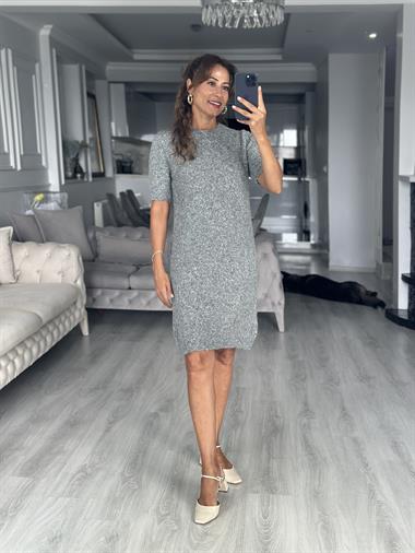 Gri Bisiklet Yaka Kısa Kol Yumuşak Dokulu Kadın Triko Elbise