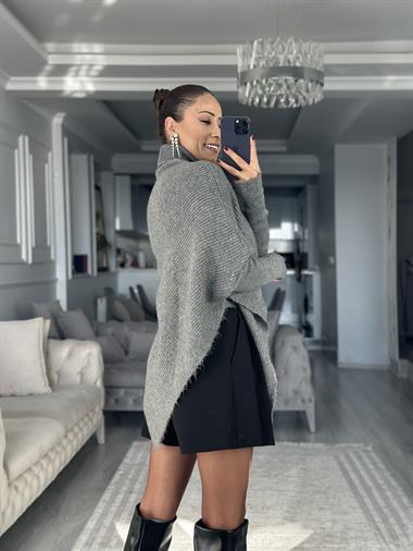 Gri Boğazlı Panço Kesim Kadın Triko Kazak