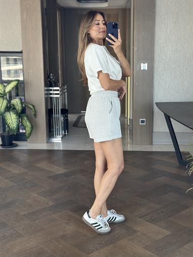Gri Çizgili Beli Lastikli Ve Bağcıklı Kadın Şort
