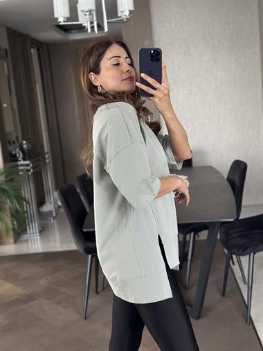 Gri Dikiş Detay Önü Çift Yırtmaçlı Kadın T-Shirt