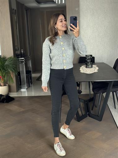 Gri Kalp Düğmeli Kadın Triko Hırka