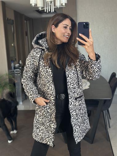 Gri Kapitone Leopar Desen Kapüşonlu Cebi Fermuar Detay Kadın Mont