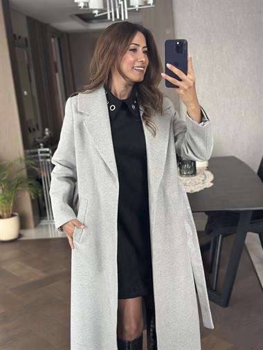 Gri Kuşaklı Kesik Yaka Kaşe Kadın Kaban