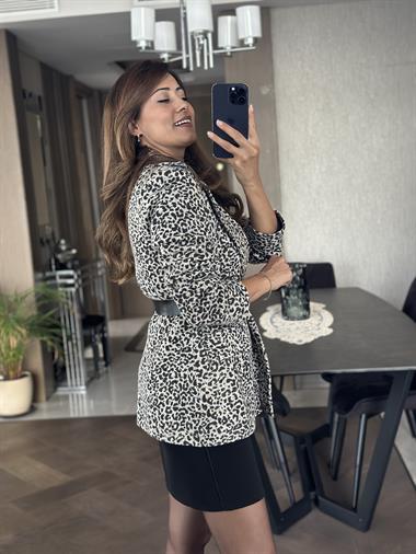 Gri Minik Leopar Desenli Kemerli Astarlı Kadın Kaşe Ceket