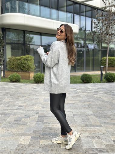 Gri RL Model Bisiklet Yaka Önü Ayıcık Nakışlı Kadın Triko Kazak