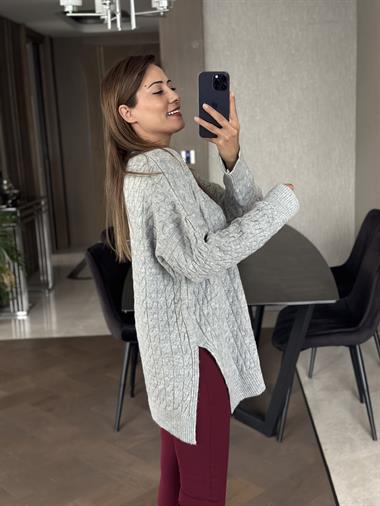 Gri Saç Örgülü Yanları Yırtmaçlı Kadın Triko Kazak