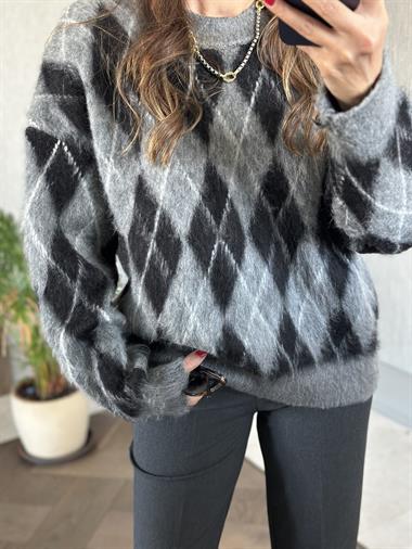 Gri Siyah Bisiklet Yaka Baklava Desen Kadın Yumoş Kazak