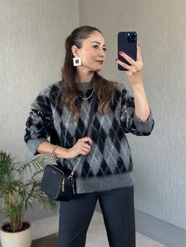 Gri Siyah Bisiklet Yaka Baklava Desen Kadın Yumoş Kazak