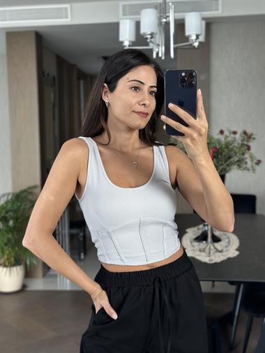 Gri U Yaka Önü Biyeli Kadın Crop