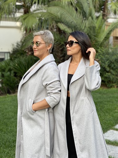 Gri Uzun Kuşaklı Kaşe Kadın Kaban