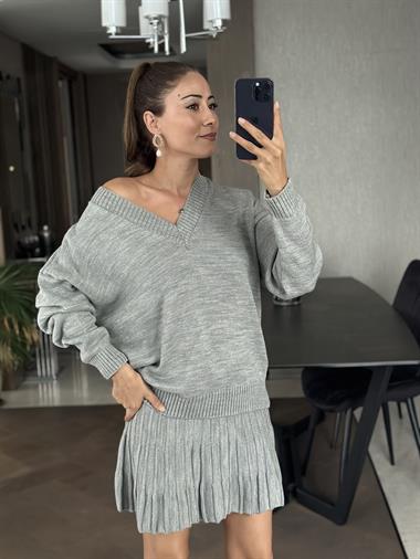 Gri V Yaka Kazak Etek Kadın Triko İkili Takım