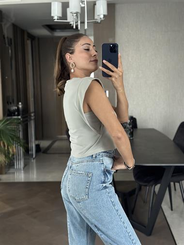 Gri Vatka Görünümlü Sıfır Kol Kadın Crop Body
