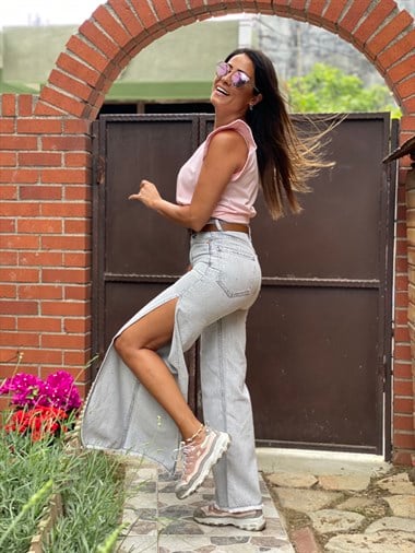 Gri Yanları Yırtmaç Detay Likrasız Kadın Jean