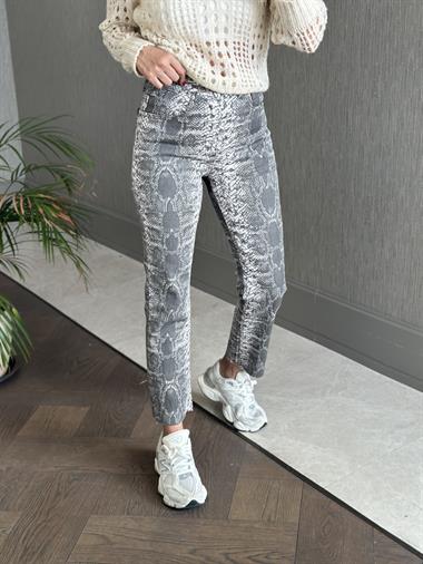Gri Yılan Desen Marka Model Kesik Paça Boy Fit Kadın Jean Pantolon