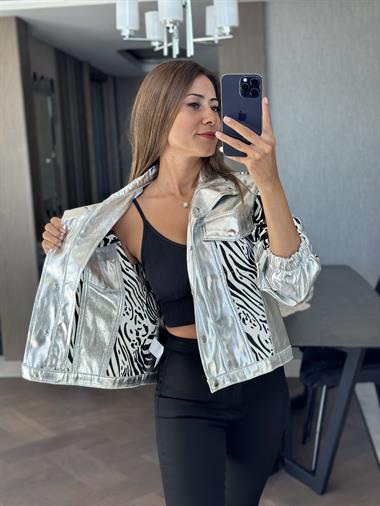 Gümüş Varaklı Garnili Önü Çıtçıtlı Kadın Ceket