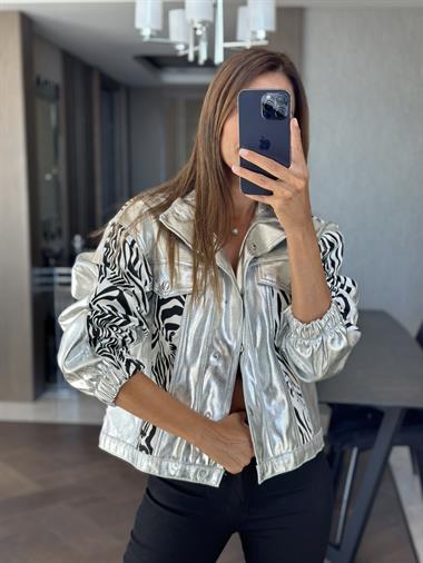 Gümüş Varaklı Garnili Önü Çıtçıtlı Kadın Ceket