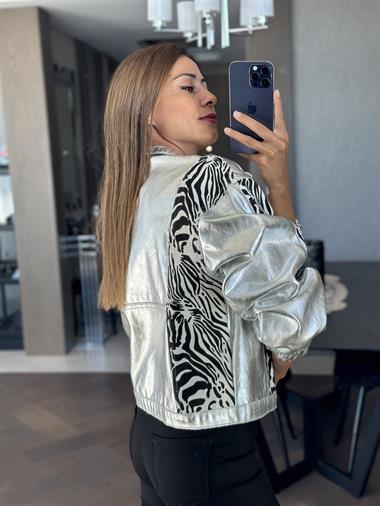 Gümüş Varaklı Garnili Önü Çıtçıtlı Kadın Ceket