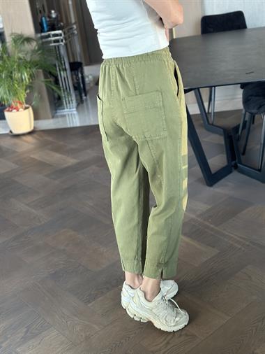 Haki Gabardin Cebi Biyeli Paçası Minik Yırtmaçlı Kadın Pantolon