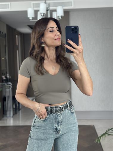 Haki Karol V Yaka Kısa Kol Kadın Crop Body