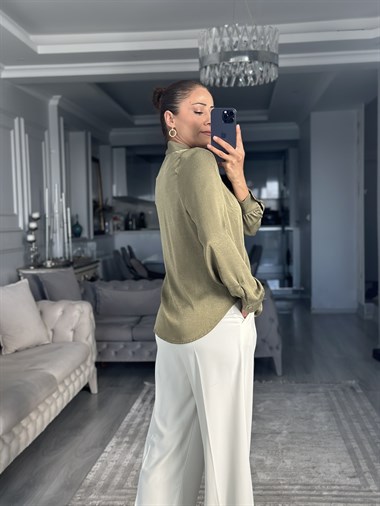 Haki Şal Yaka Önü Broşlu Kadın Gömlek