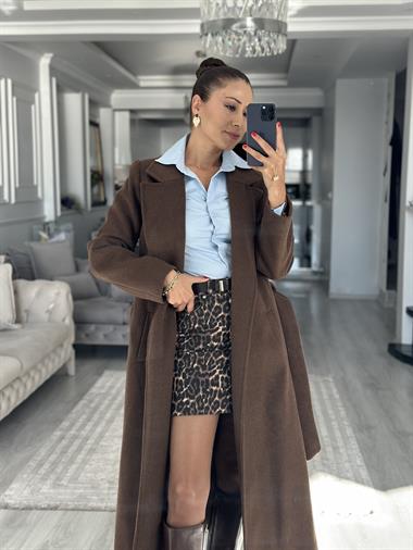 Kahve Kesik Yaka Kuşaklı Kadın Yünlü Kaşe Kaban