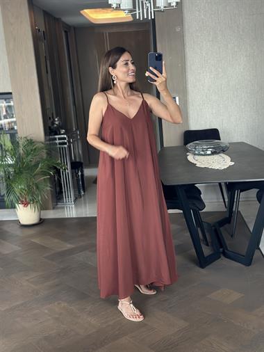 Kahverengi Ayarlanabilir Askılı V Yaka Tnsel Maksi Boy Kadın Elbise