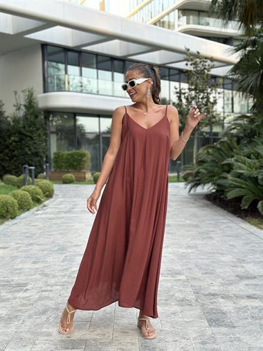 Kahverengi Ayarlanabilir Askılı V Yaka Tnsel Maksi Boy Kadın Elbise