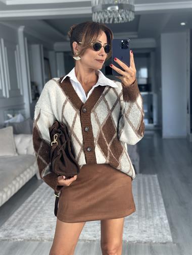 Kahverengi Baklava Desen V Yaka Şardonlu Kadın Triko Hırka 