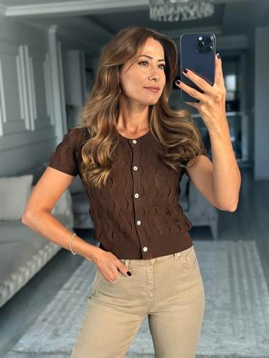 Kahverengi Bisiklet Yaka Dokulu Düğmeli Kadın Triko Hırka