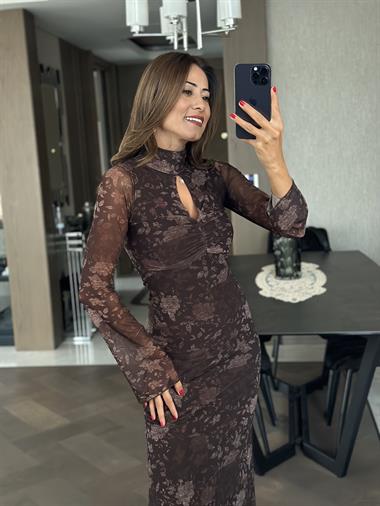 Kahverengi Desenli Yarım Balıkçı Göğsü Büzgülü Uzun Kol Tül Kadın Elbise