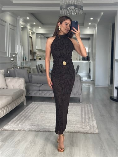 Kahverengi Halter Yaka Salyangoz Tokalı Simli Maxi Boy Kadın Elbise