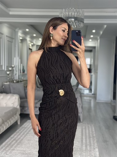 Kahverengi Halter Yaka Salyangoz Tokalı Simli Maxi Boy Kadın Elbise