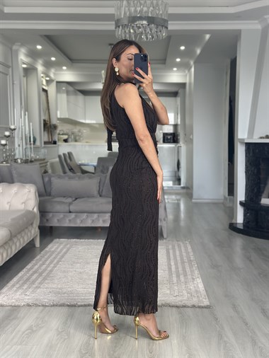 Kahverengi Halter Yaka Salyangoz Tokalı Simli Maxi Boy Kadın Elbise