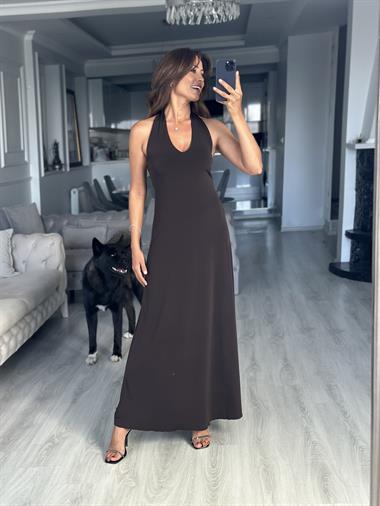 Kahverengi Halter Yaka Sırt Dekolteli Sandy Maksi Boy Kadın Elbise
