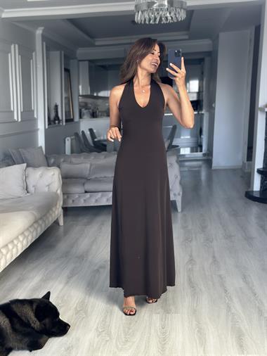 Kahverengi Halter Yaka Sırt Dekolteli Sandy Maksi Boy Kadın Elbise