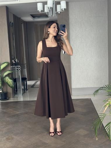 Kahverengi Kare Yaka Kalın Askılı Arkası Fermuarlı Kadın Midi Boy Elbise 