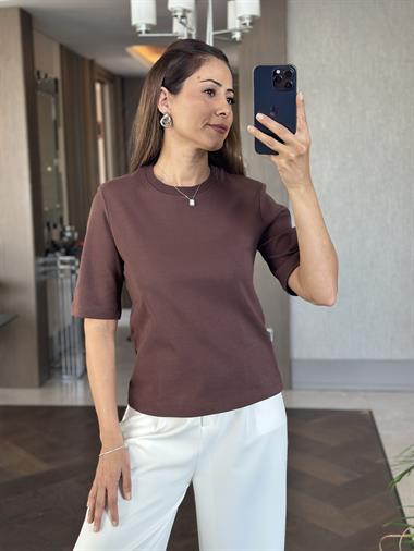 Kahverengi Karol Vatkalı Yakası Ribanalı Kısa Kol Kadın T-Shirt