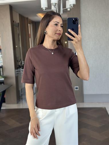 Kahverengi Karol Vatkalı Yakası Ribanalı Kısa Kol Kadın T-Shirt