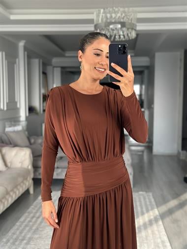 Kahverengi Korsajlı Sandy Kumaş Maksi Boy Kadın Elbise